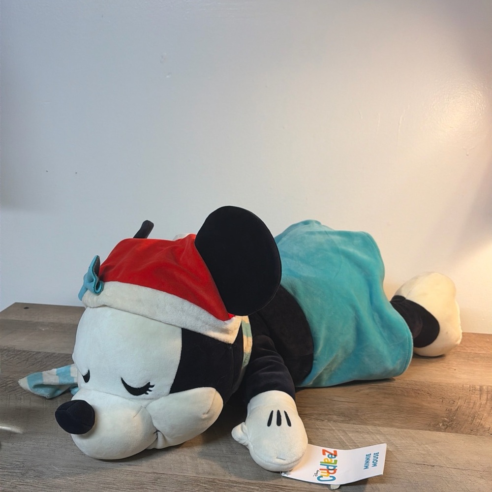 Disney Store Cuddleez 24" Minnie Mouse Winter Edition Jumbo Plush